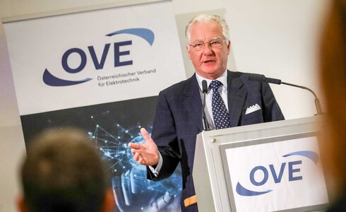 OVE-Präsident Kari Kapsch eröffnet den OVE Innovation Day 2022