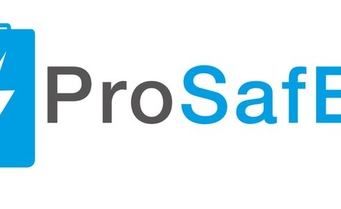 Logo von ProSafE² mit einer Batterie und einem Blitzsymbol.